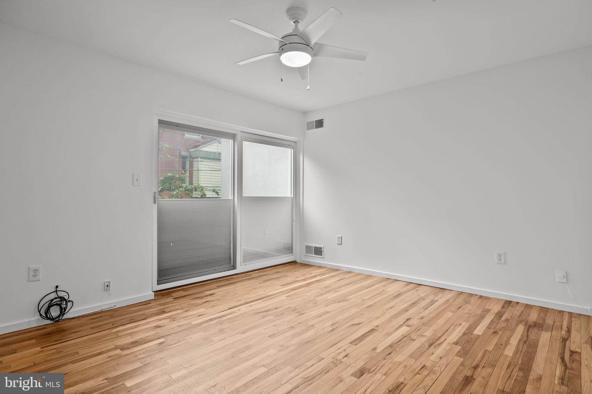 QUEEN VILLAGE - Residential