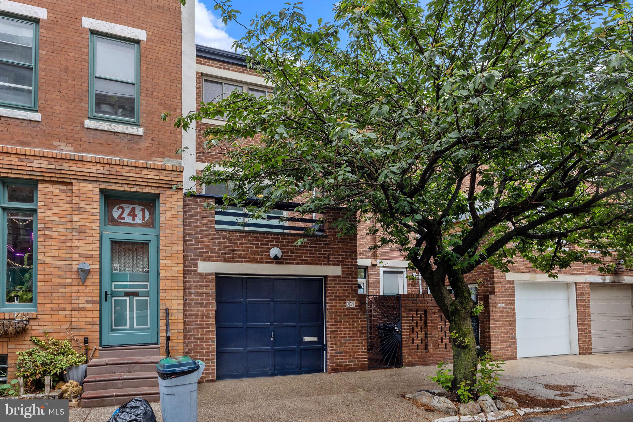 QUEEN VILLAGE - Residential