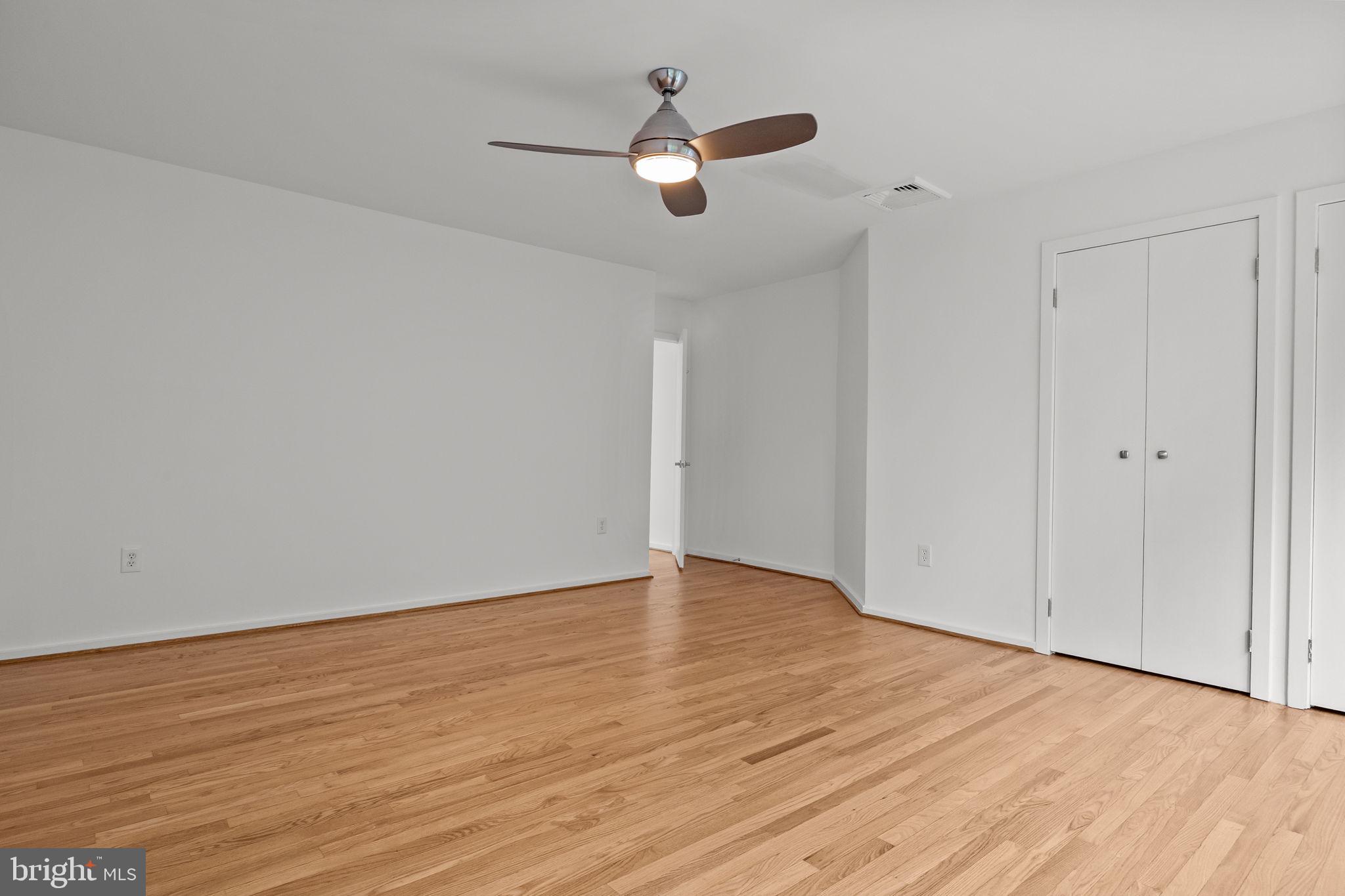 QUEEN VILLAGE - Residential