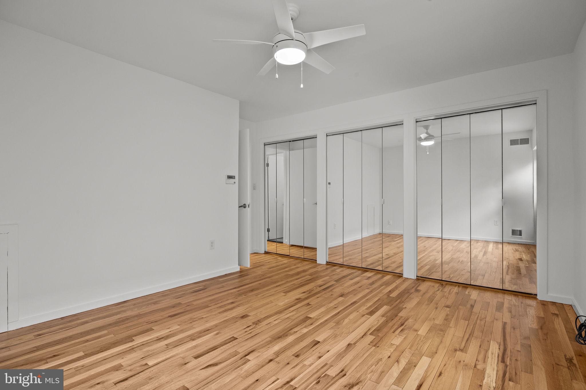 QUEEN VILLAGE - Residential