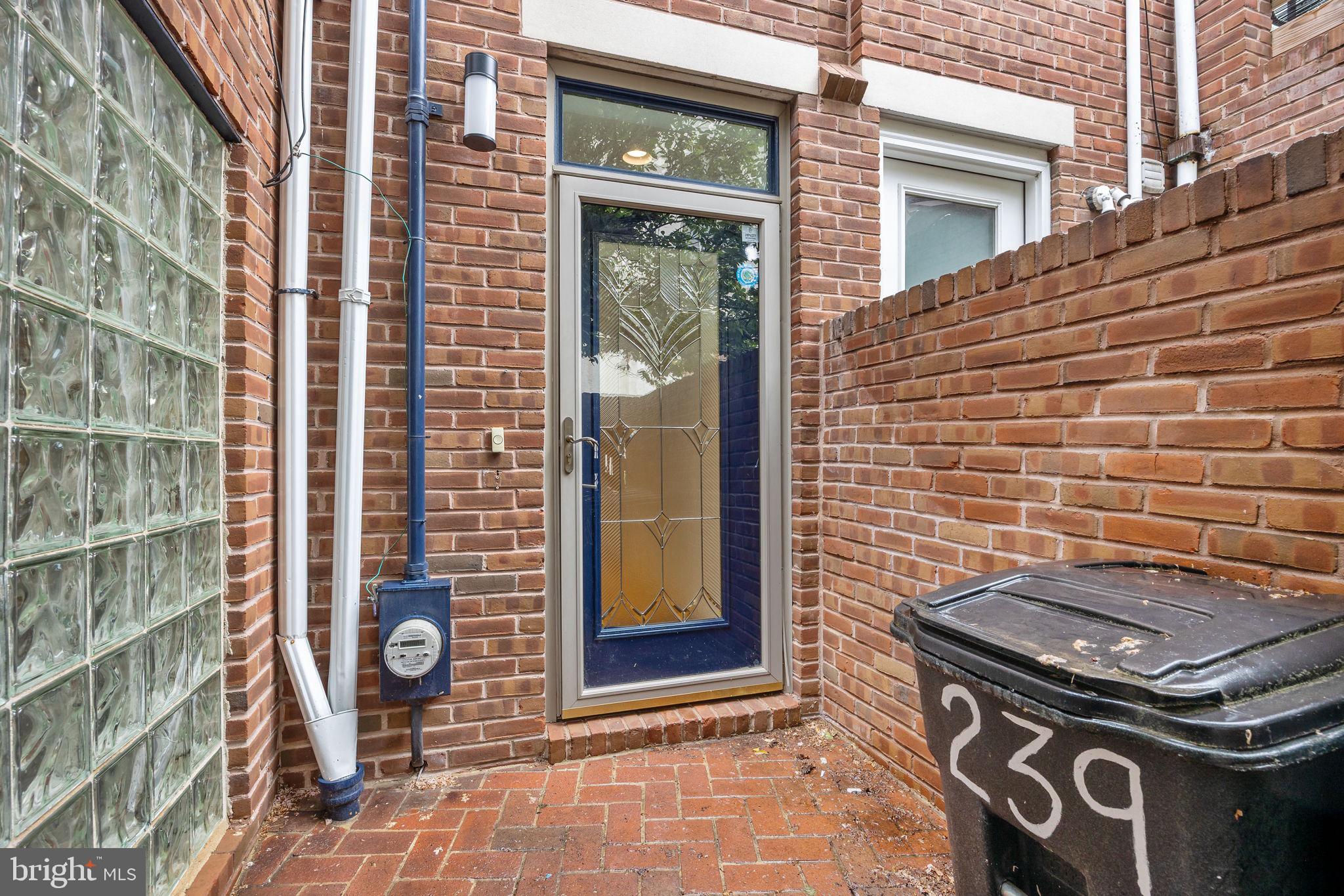 QUEEN VILLAGE - Residential