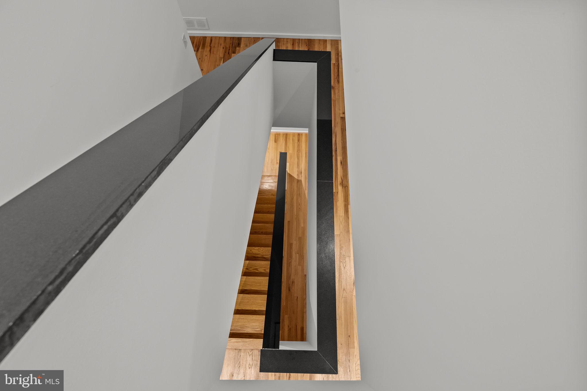 QUEEN VILLAGE - Residential