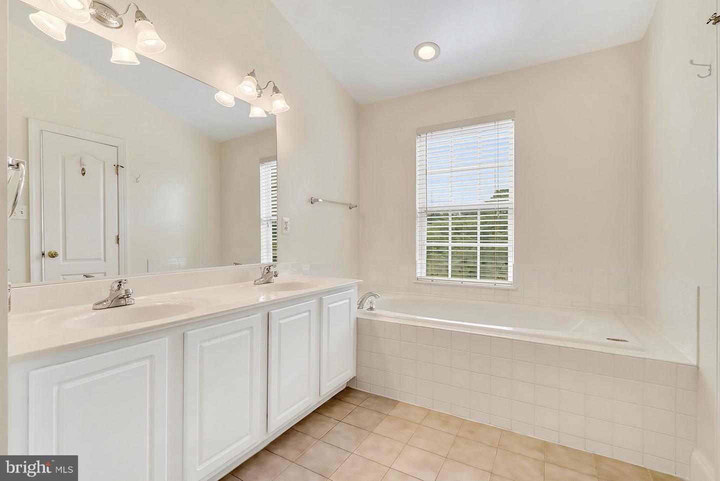 JEFFERSON PARK - Residential Lease