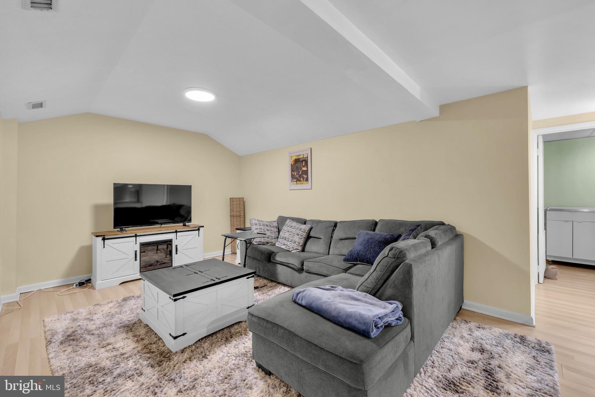 LANDSDOWNE - Residential