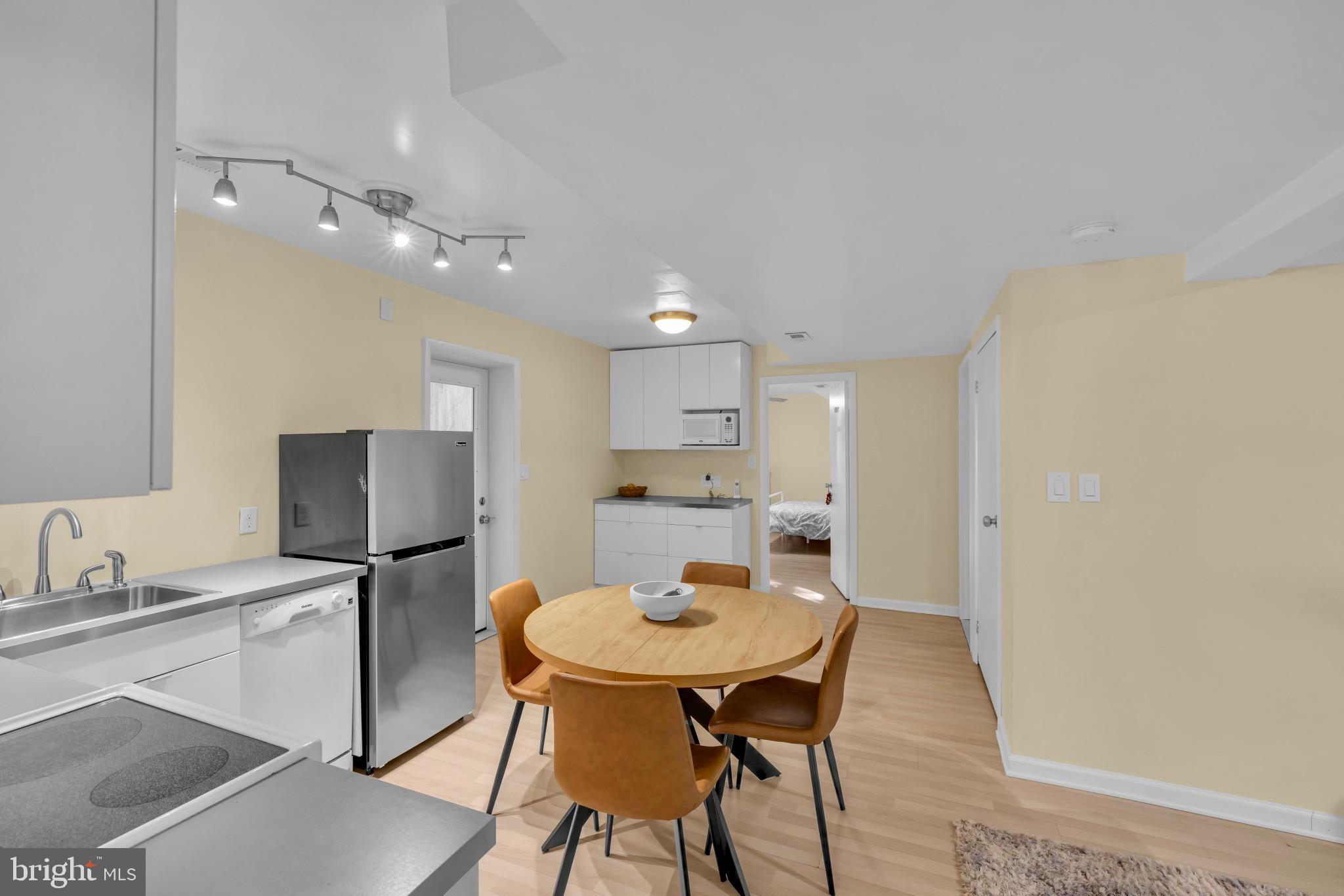 LANDSDOWNE - Residential