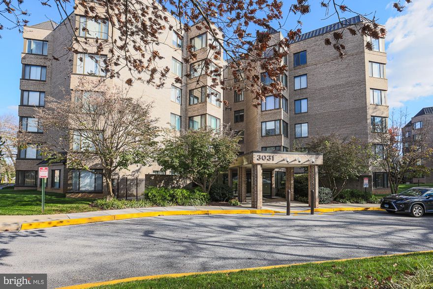 ***ALL REASONABLE OFFERS CONSIDERED!***Unique opportunity to purchase a penthouse apartment in the prestigious Towers Condominium. Magnificent remodeled unit in immaculate move-in condition. Bright and airy modern floor plan with lots of natural light. Recessed lighting throughout, new LVT flooring, freshly painted.  Spacious rooms, storage room/laundry in unit, Huge double closet in owner's bedroom, brand new kitchen, appliances and granite counters.  Option to purchase the almost new furniture. Convenient to shopping and public transportation. Clubhouse, pool, exercise room and tennis courts.  Best value in area!  See and make  offer before it's too late!