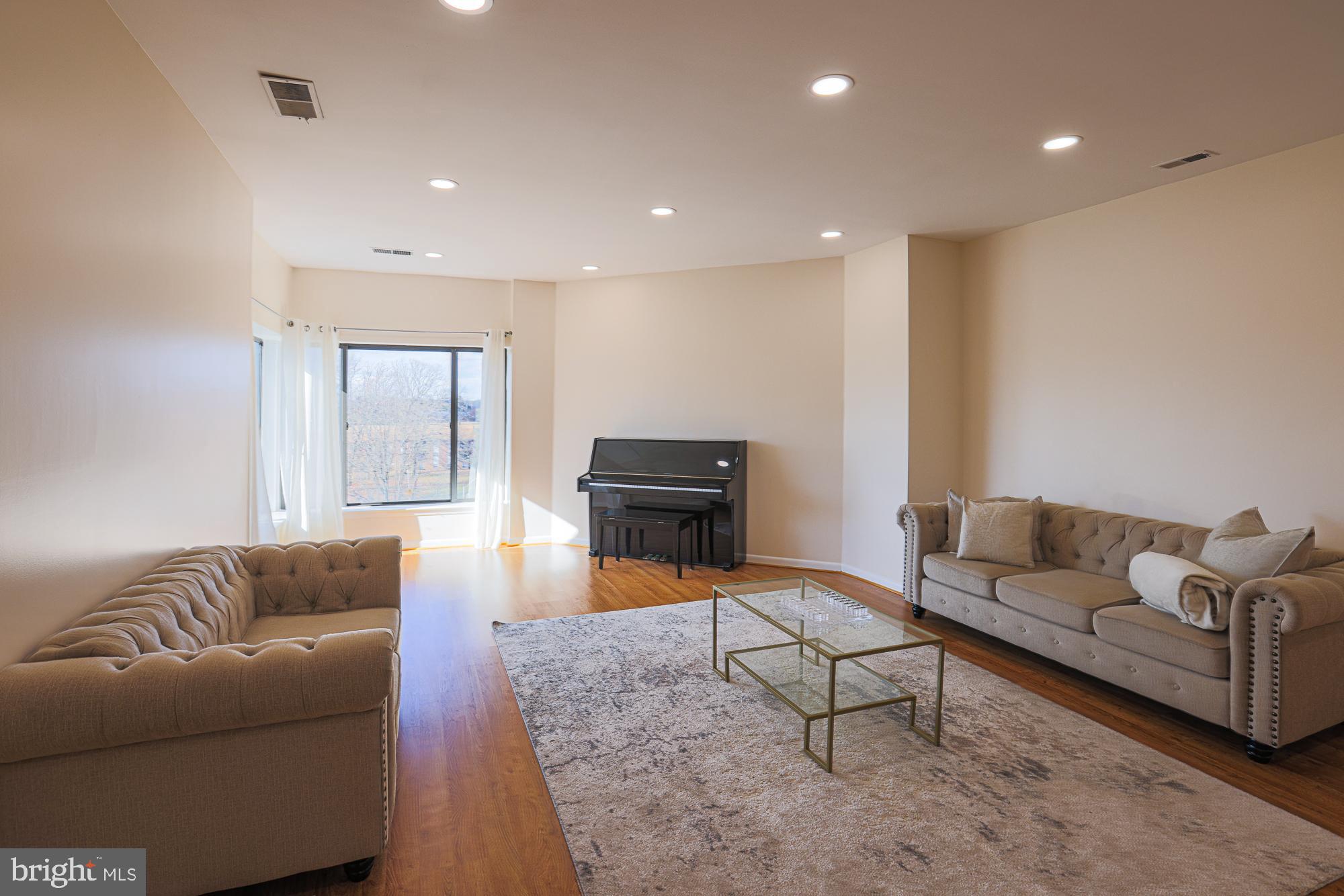 FALLSTAFF - Residential