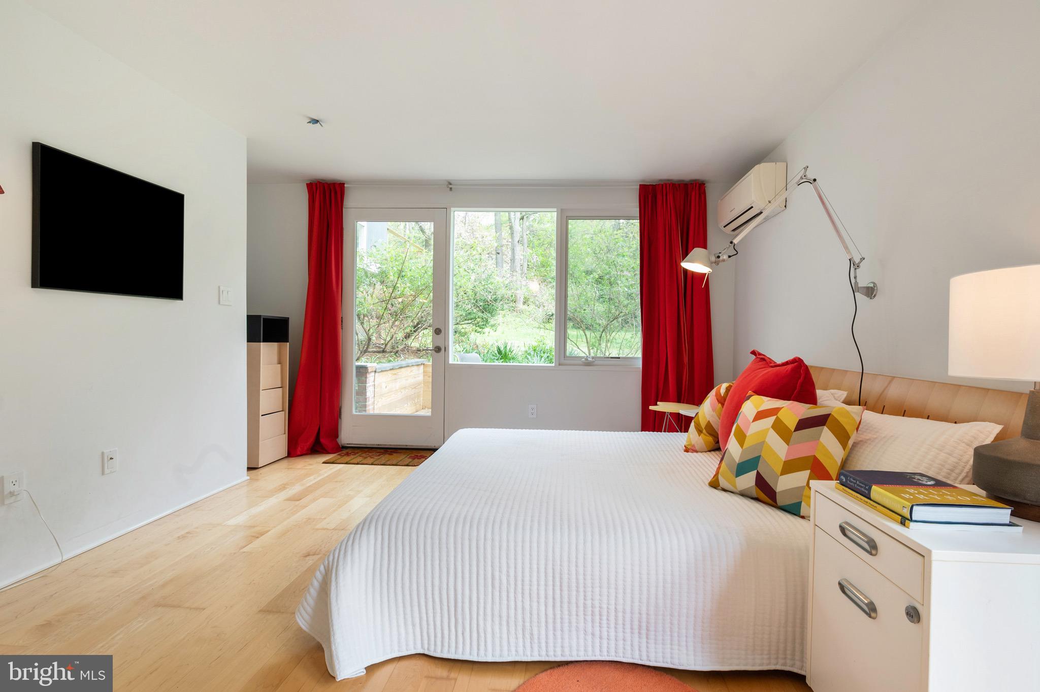 HOLLIN HILLS - Residential