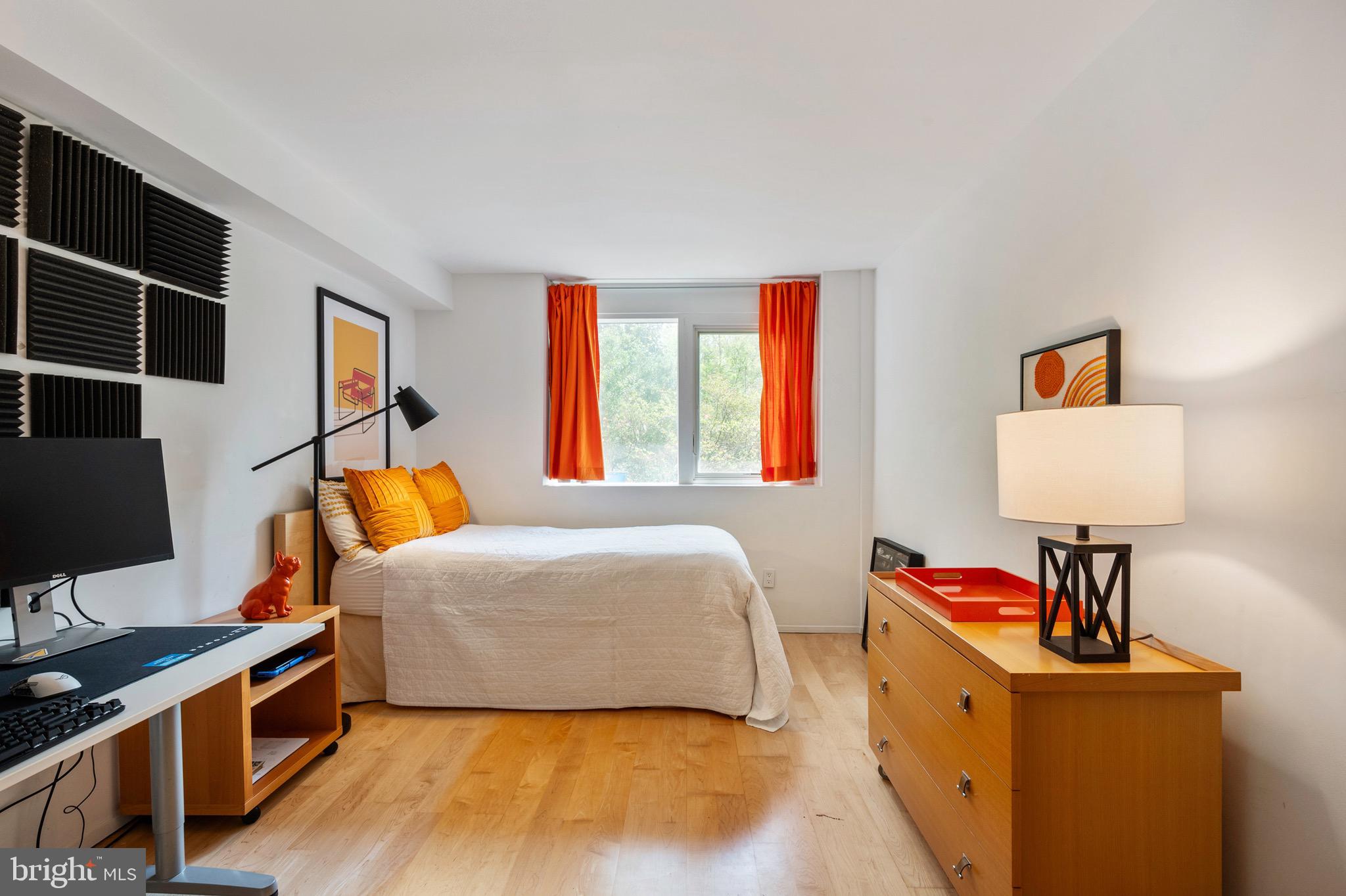 HOLLIN HILLS - Residential