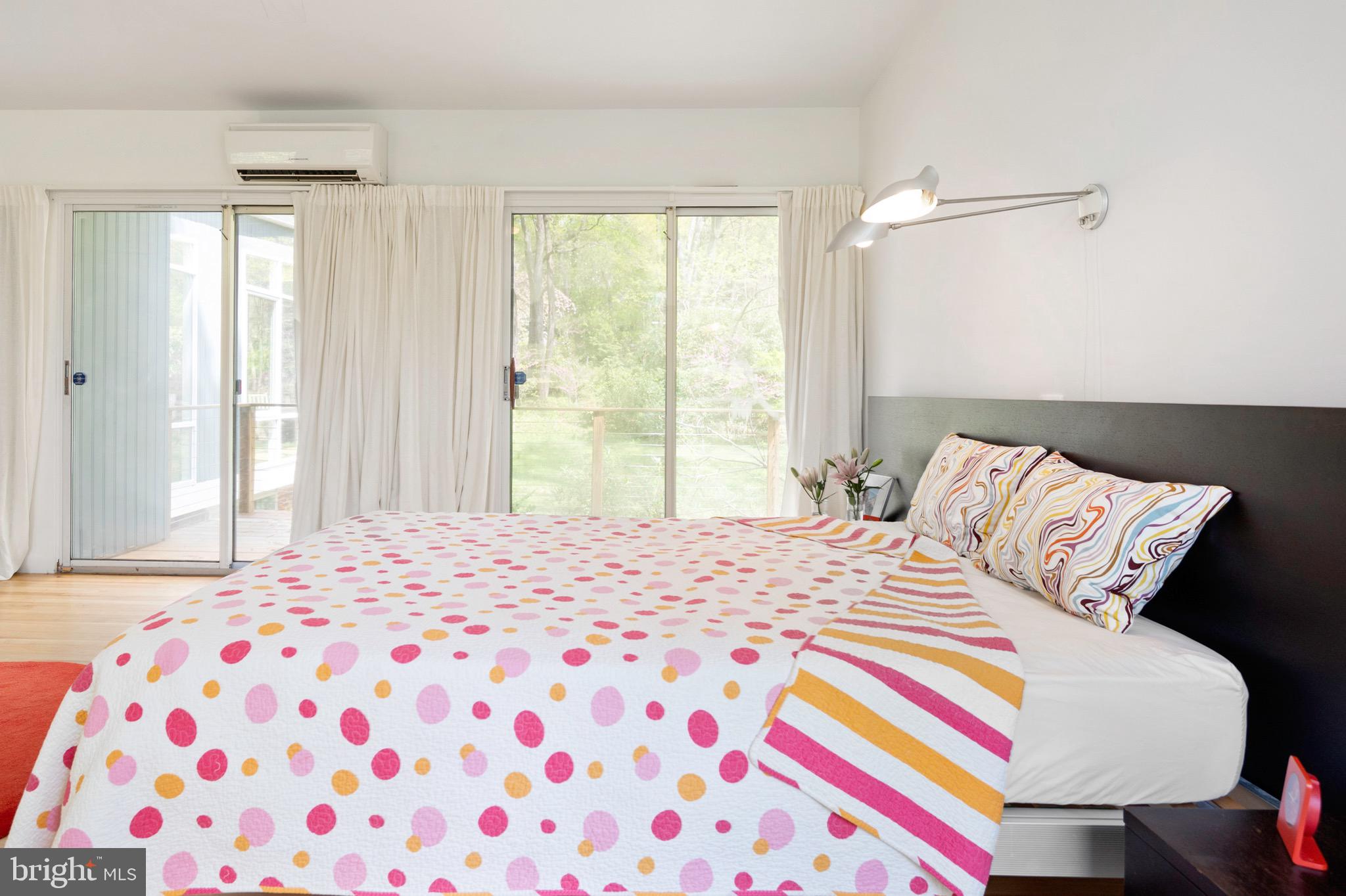 HOLLIN HILLS - Residential