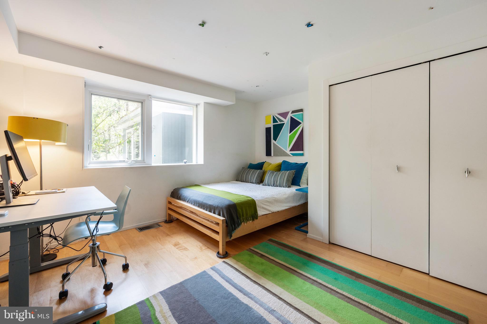 HOLLIN HILLS - Residential