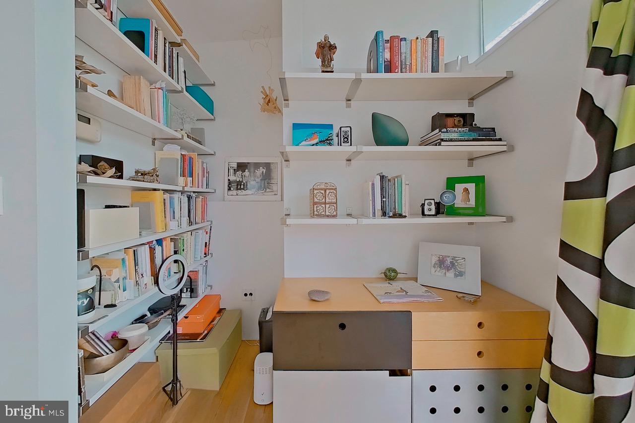 HOLLIN HILLS - Residential