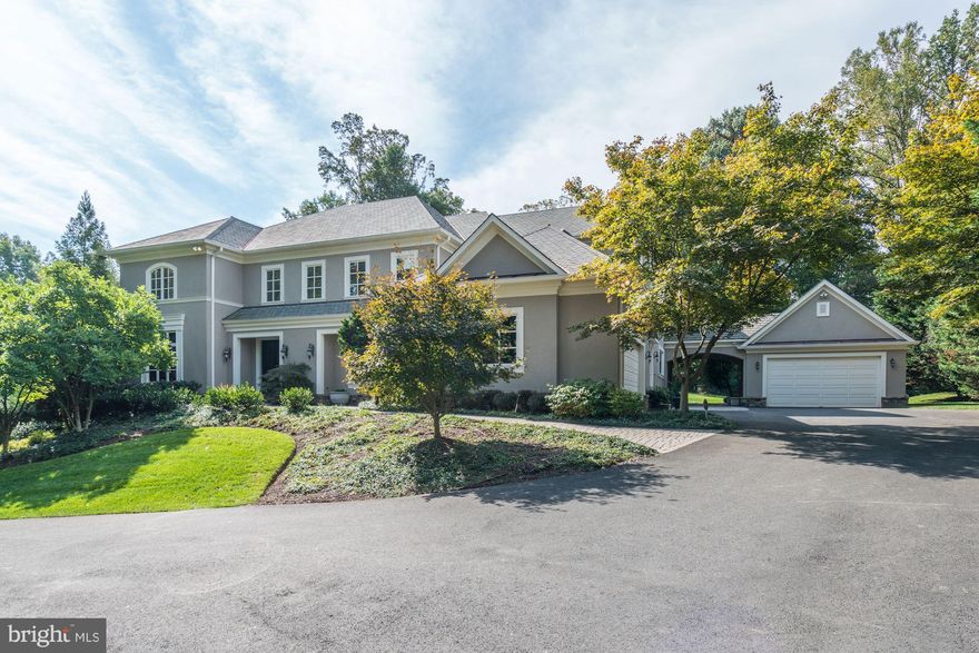 Spectacular hill top stone & traditional stucco home of uncompromising quality & serenity. Beautifully sited on private 1.7 ac lot w/ imposing curved drive. Grand entry into 2 story gallery w/ balustrade surround, embassy sized DR, gour kit w/ wet bar, butler's pantry & breakfast room. Main lvl bedroom, grand room and library. TWO 2 car garages! Fab MBR, his/her walk in closets & baths. See tours!