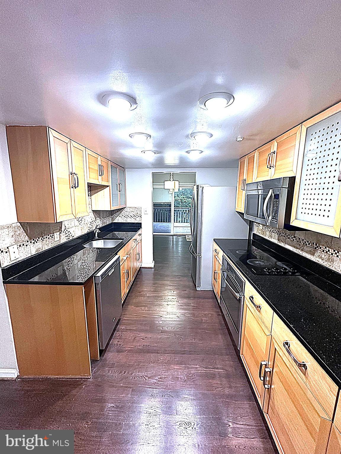 RESTON - Residential Lease