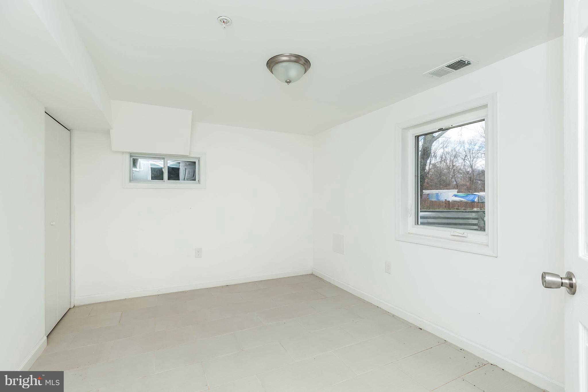 ROLLINSDALE - Residential Lease