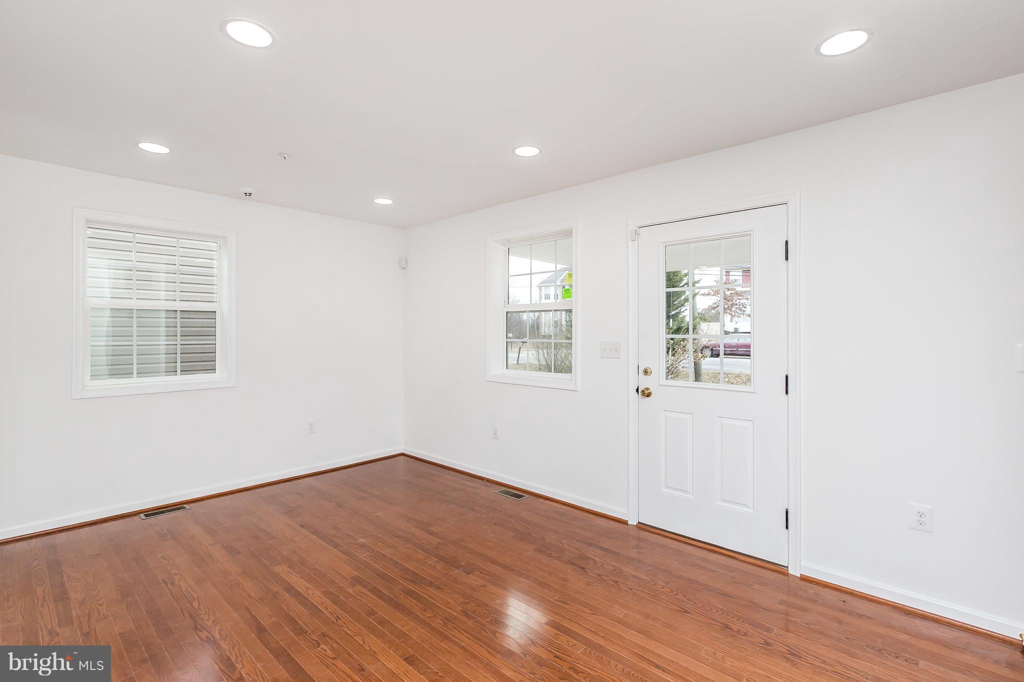 ROLLINSDALE - Residential Lease