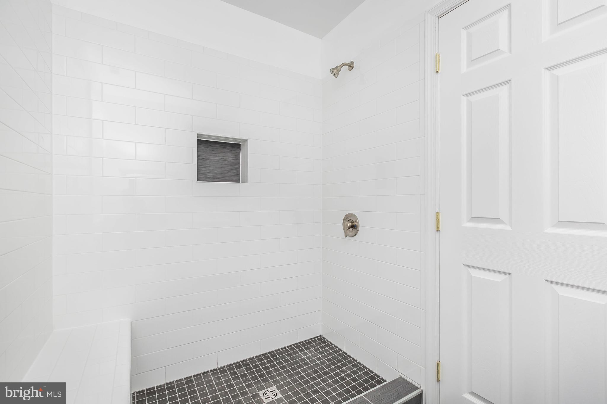 ROLLINSDALE - Residential Lease