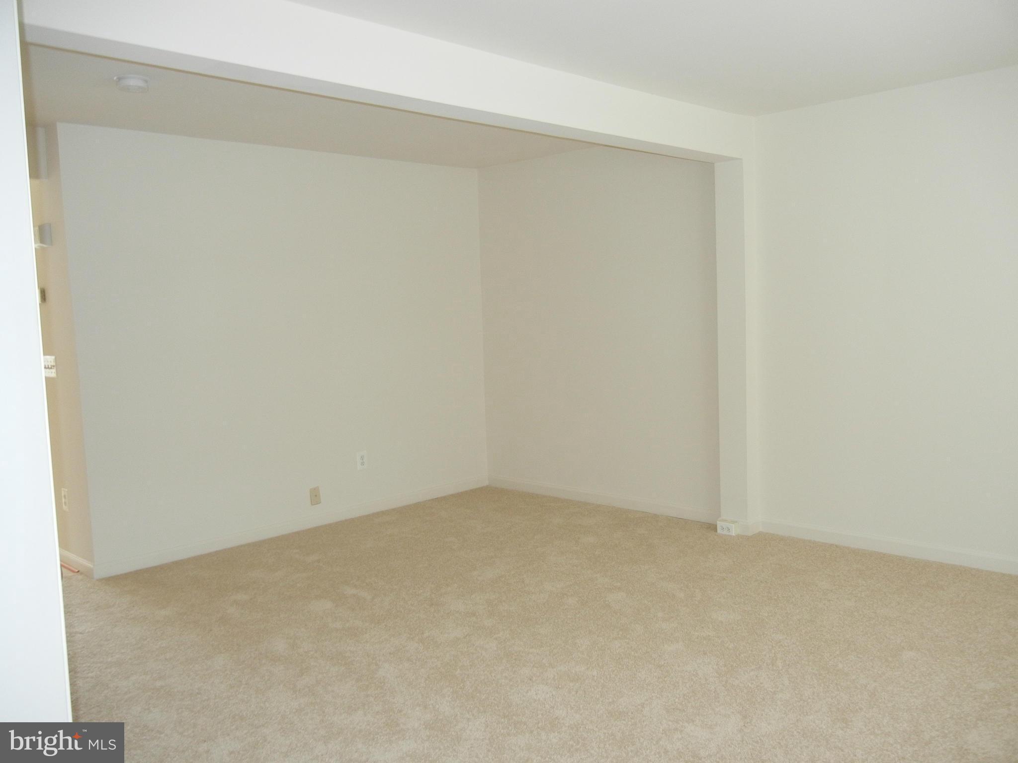 LAKELAND PLACE - Residential Lease