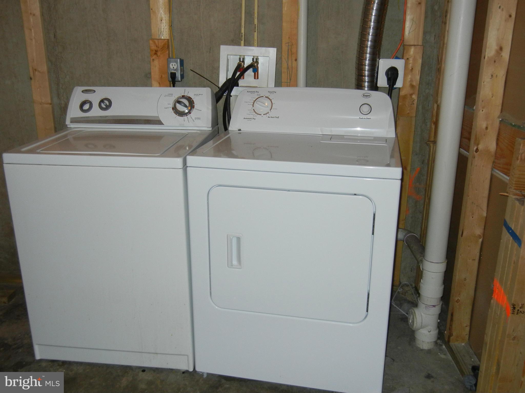 LAKELAND PLACE - Residential Lease