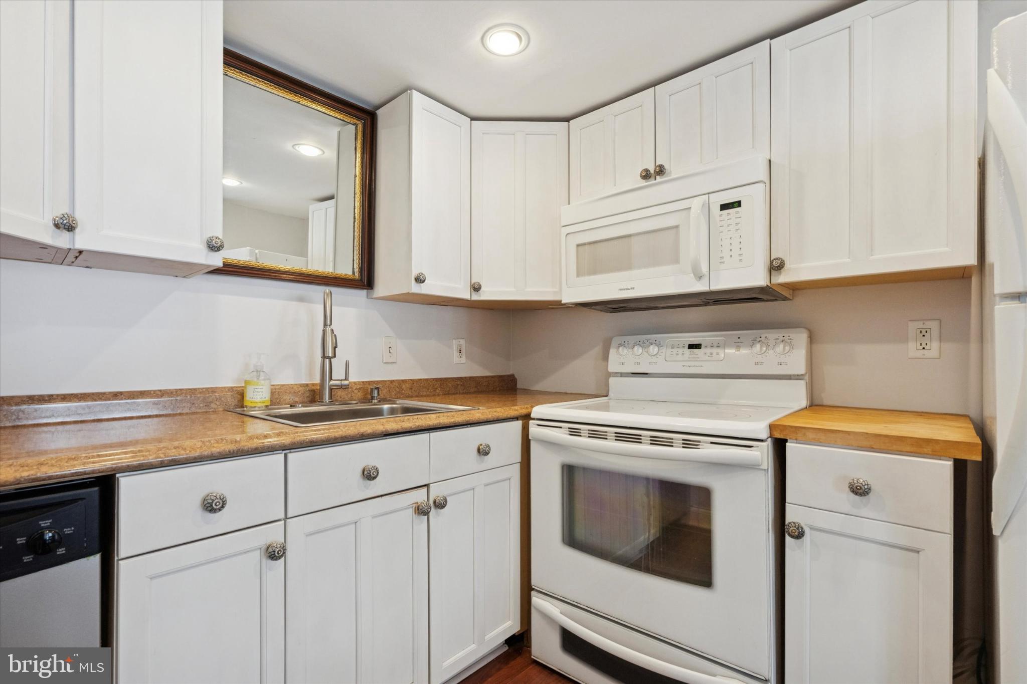 YARDLEY COMMONS - Residential