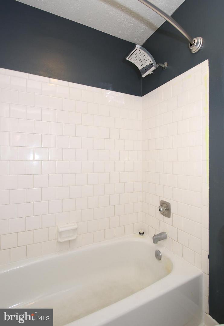 OAKHURST - Residential Lease