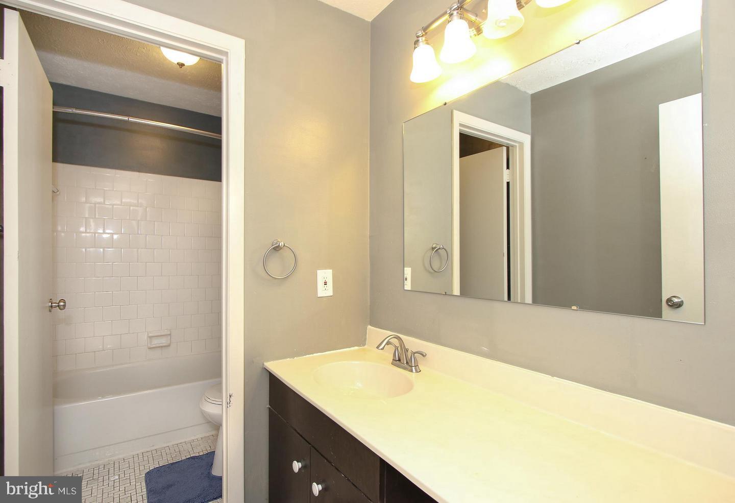 OAKHURST - Residential Lease