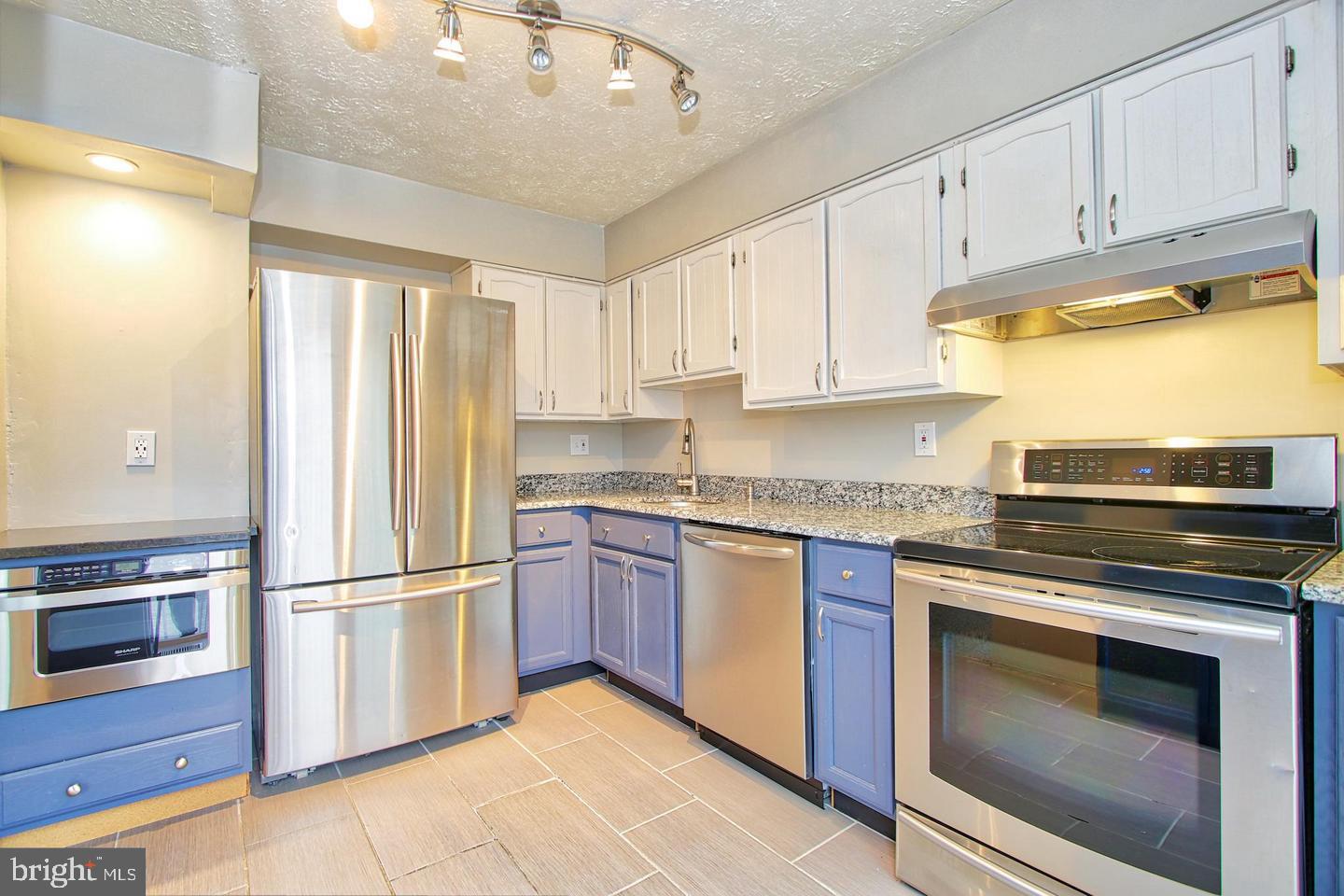 OAKHURST - Residential Lease