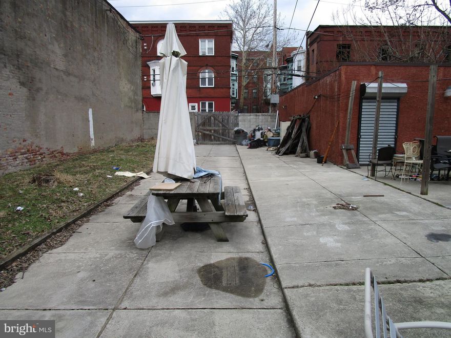 Large open span lot , street to street parcel