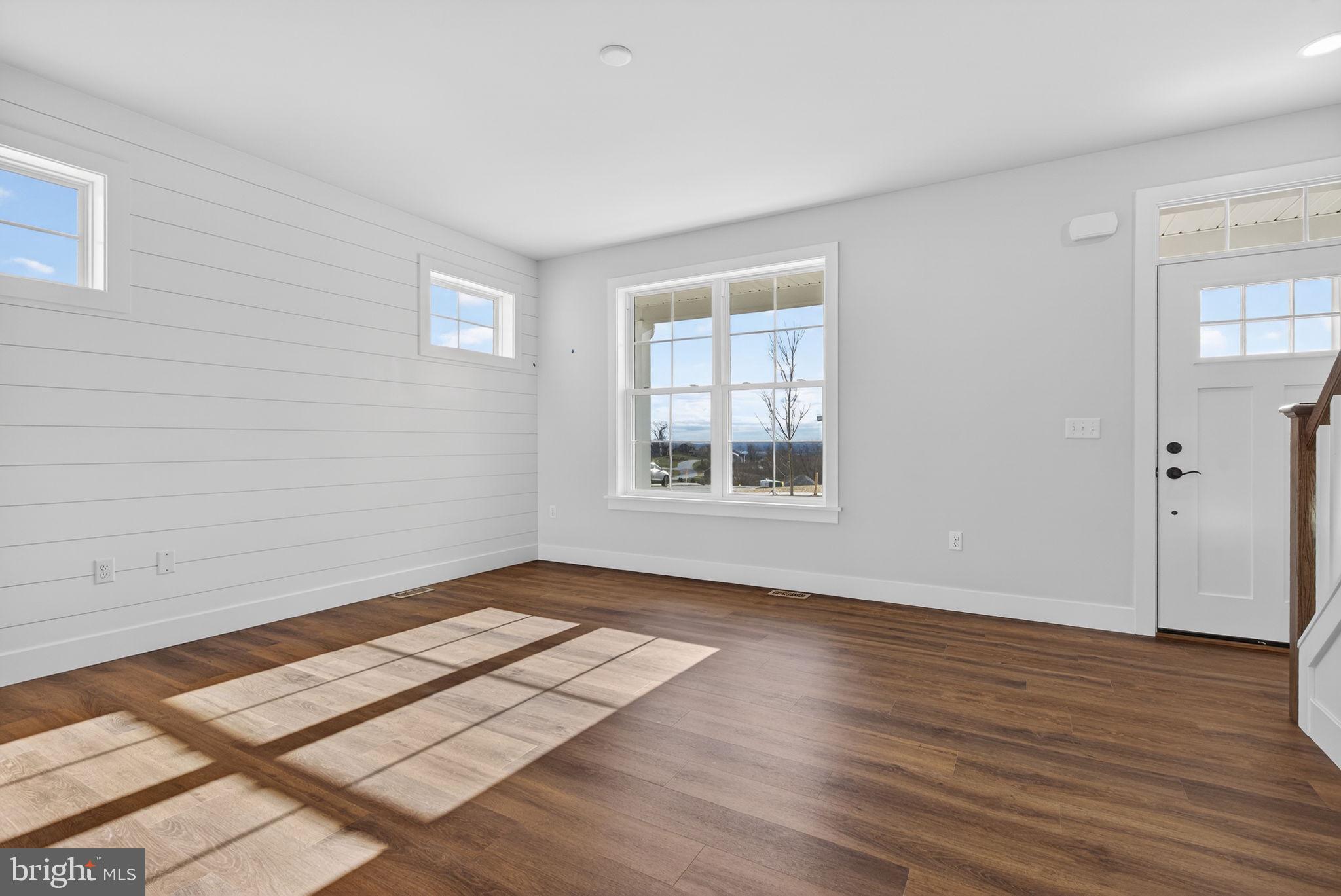 RIVER RIDGE HILLS - Residential