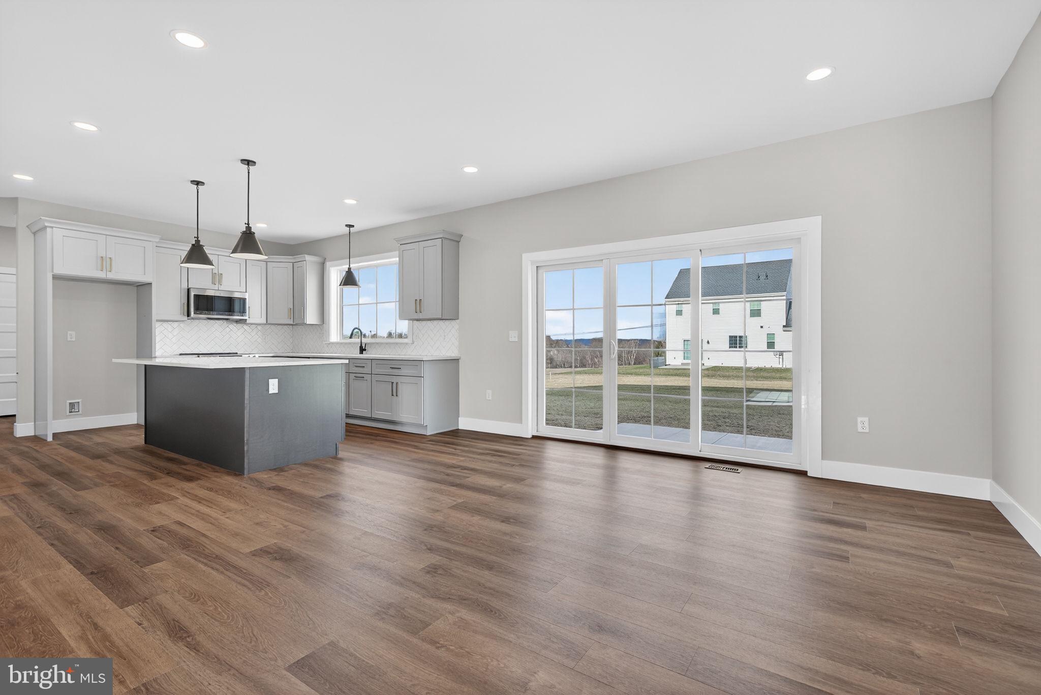 RIVER RIDGE HILLS - Residential