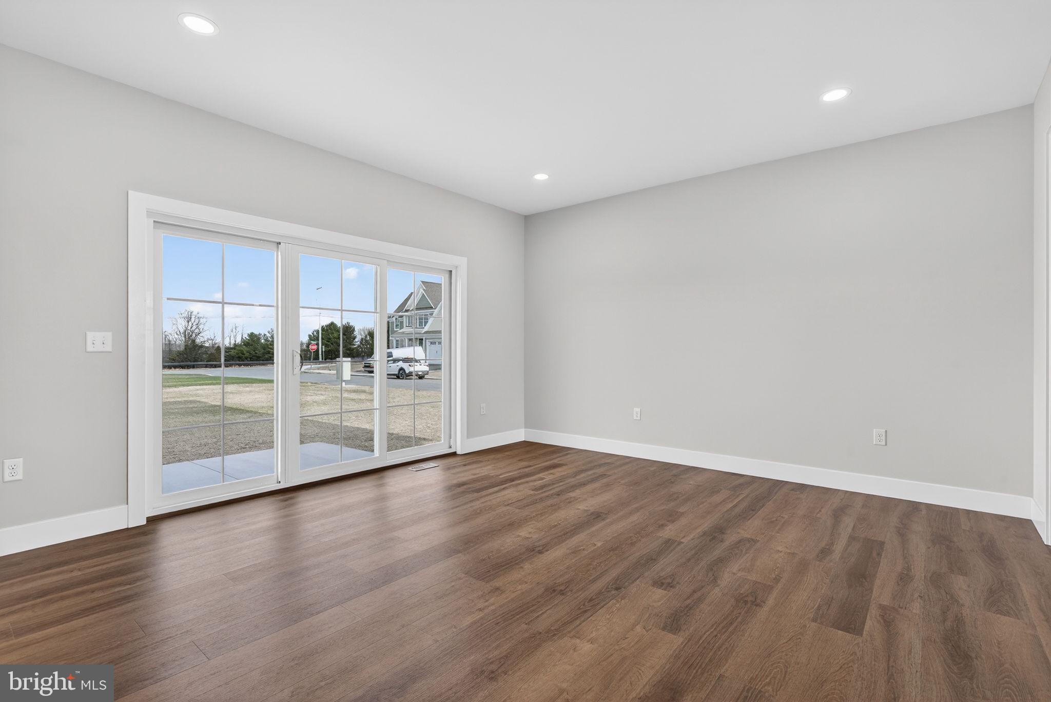 RIVER RIDGE HILLS - Residential