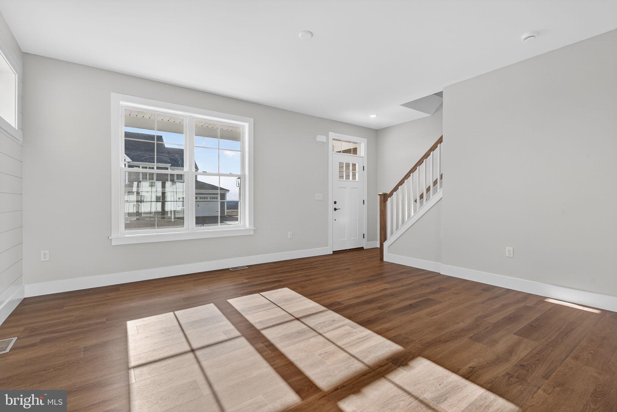 RIVER RIDGE HILLS - Residential