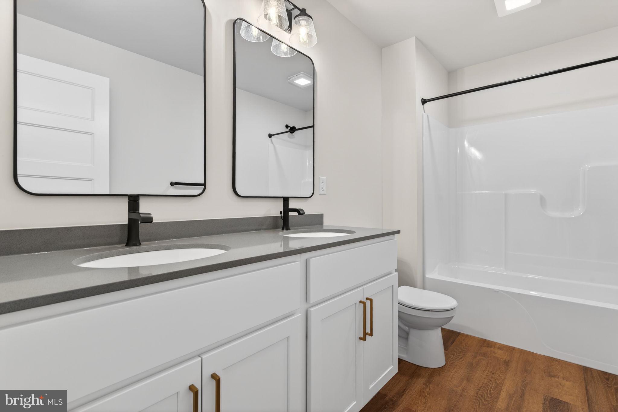 RIVER RIDGE HILLS - Residential