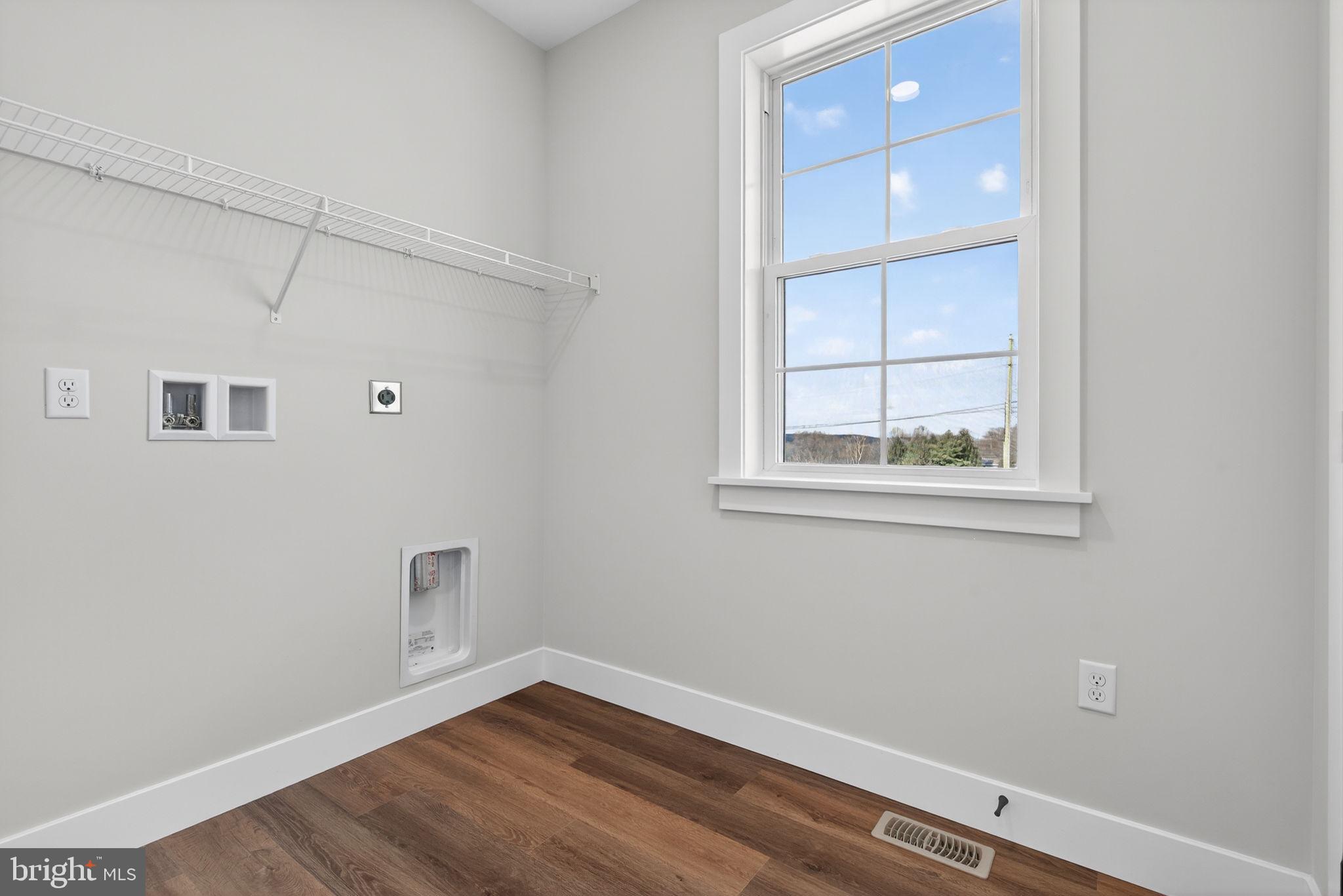 RIVER RIDGE HILLS - Residential