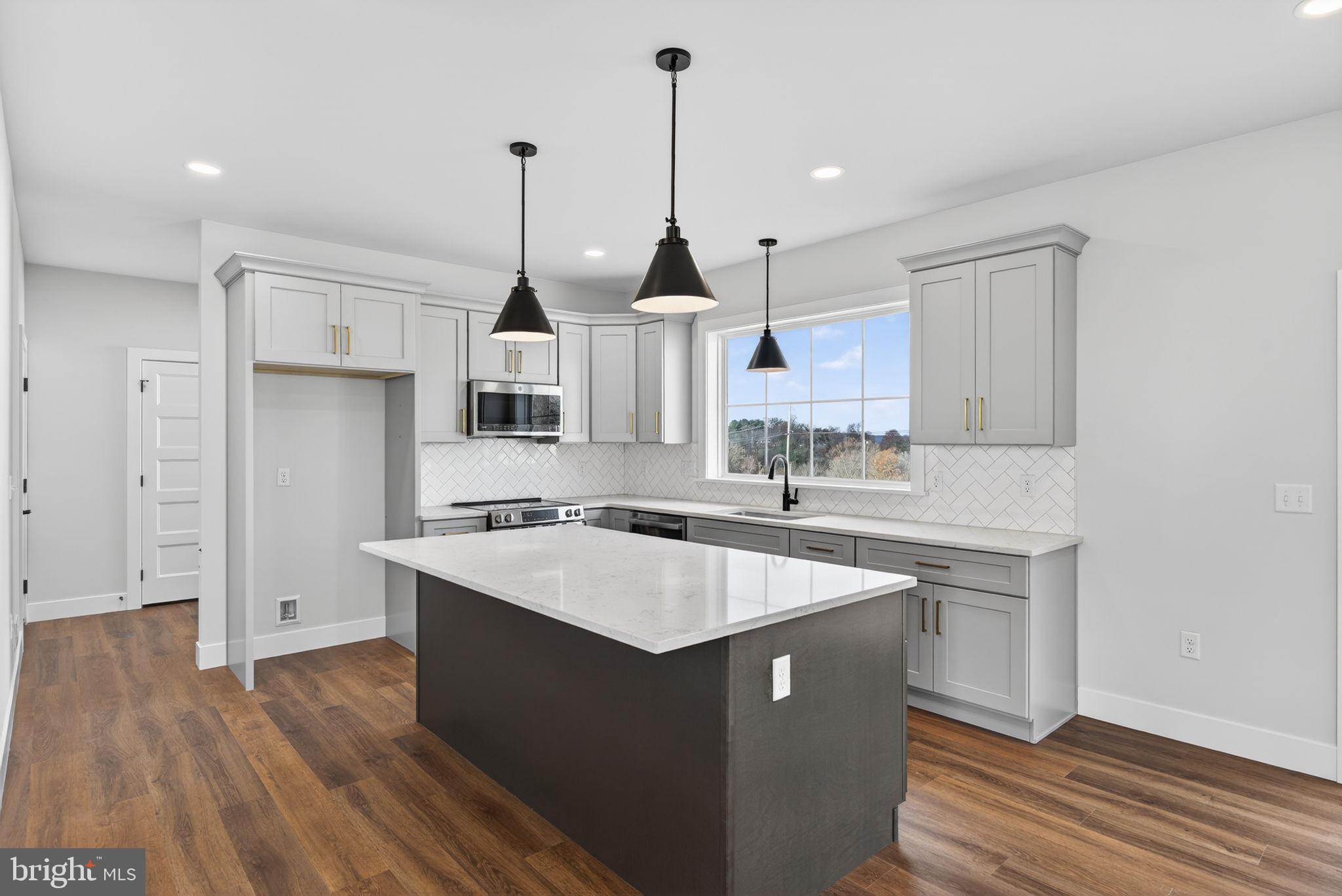 RIVER RIDGE HILLS - Residential