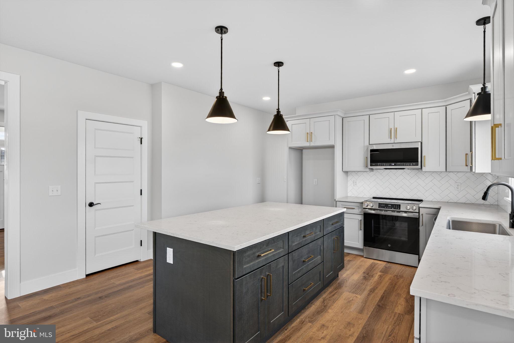 RIVER RIDGE HILLS - Residential