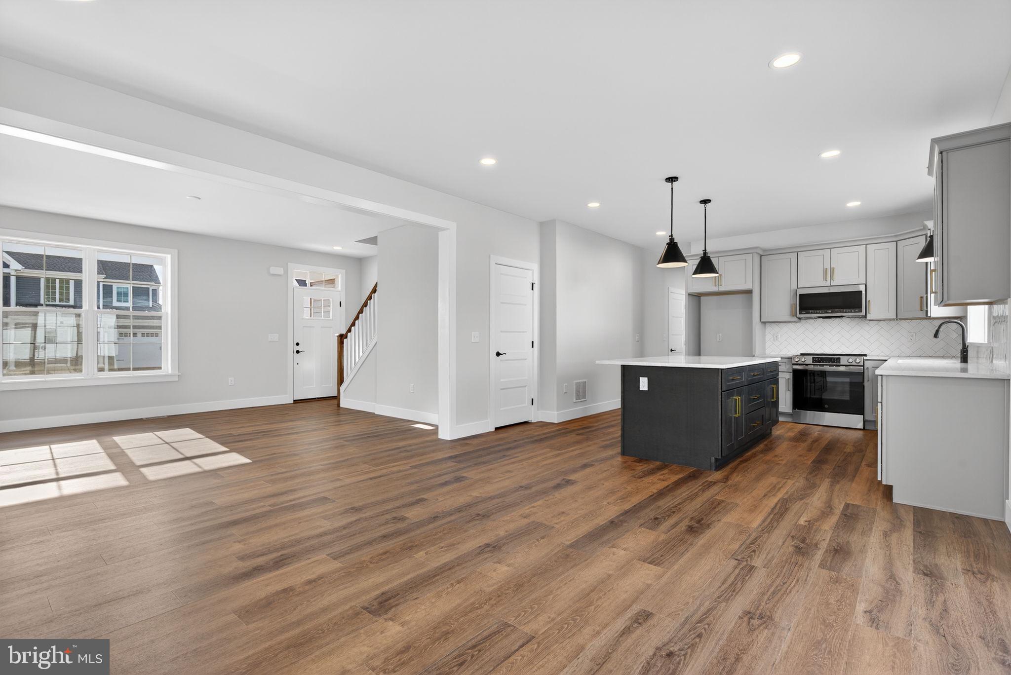 RIVER RIDGE HILLS - Residential