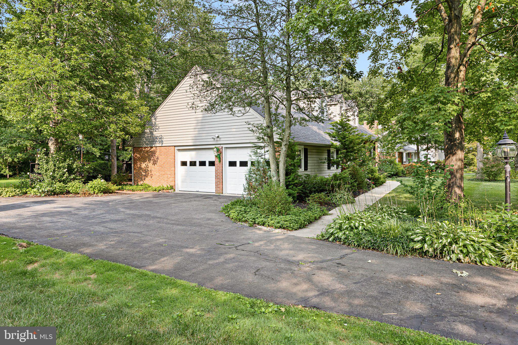 2533 DEEPWOOD DRIVE
