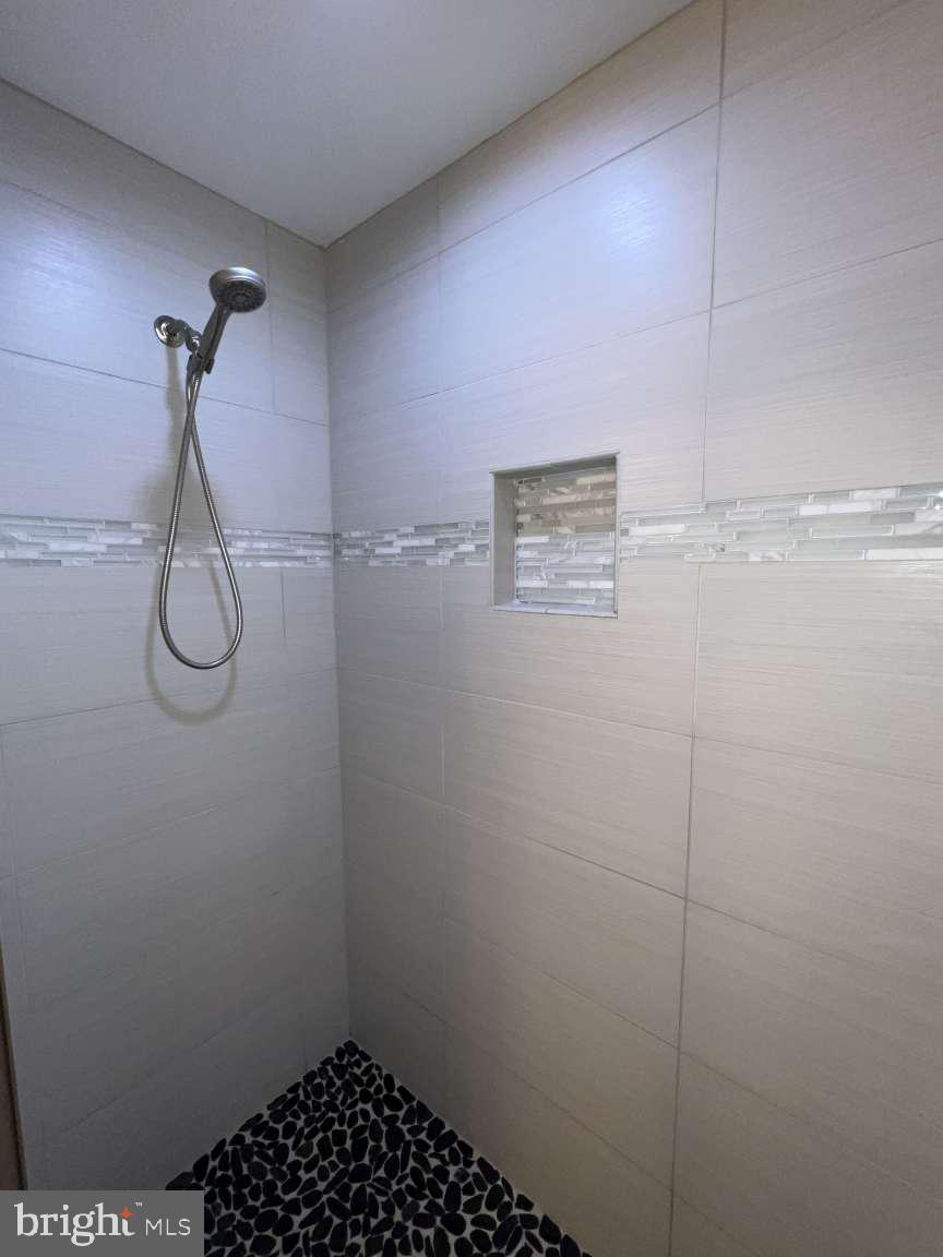 LAUREL RIDGE ESTATES - Residential