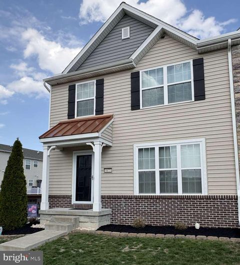 Townhouse For Sale - 4475 Wild Orchid Lane<br/> Cumberland County, ENOLA, PA 17025