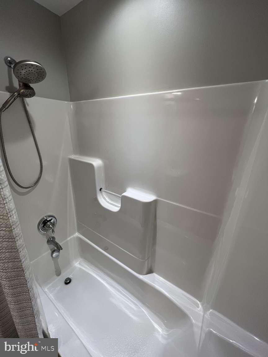 LAUREL RIDGE ESTATES - Residential