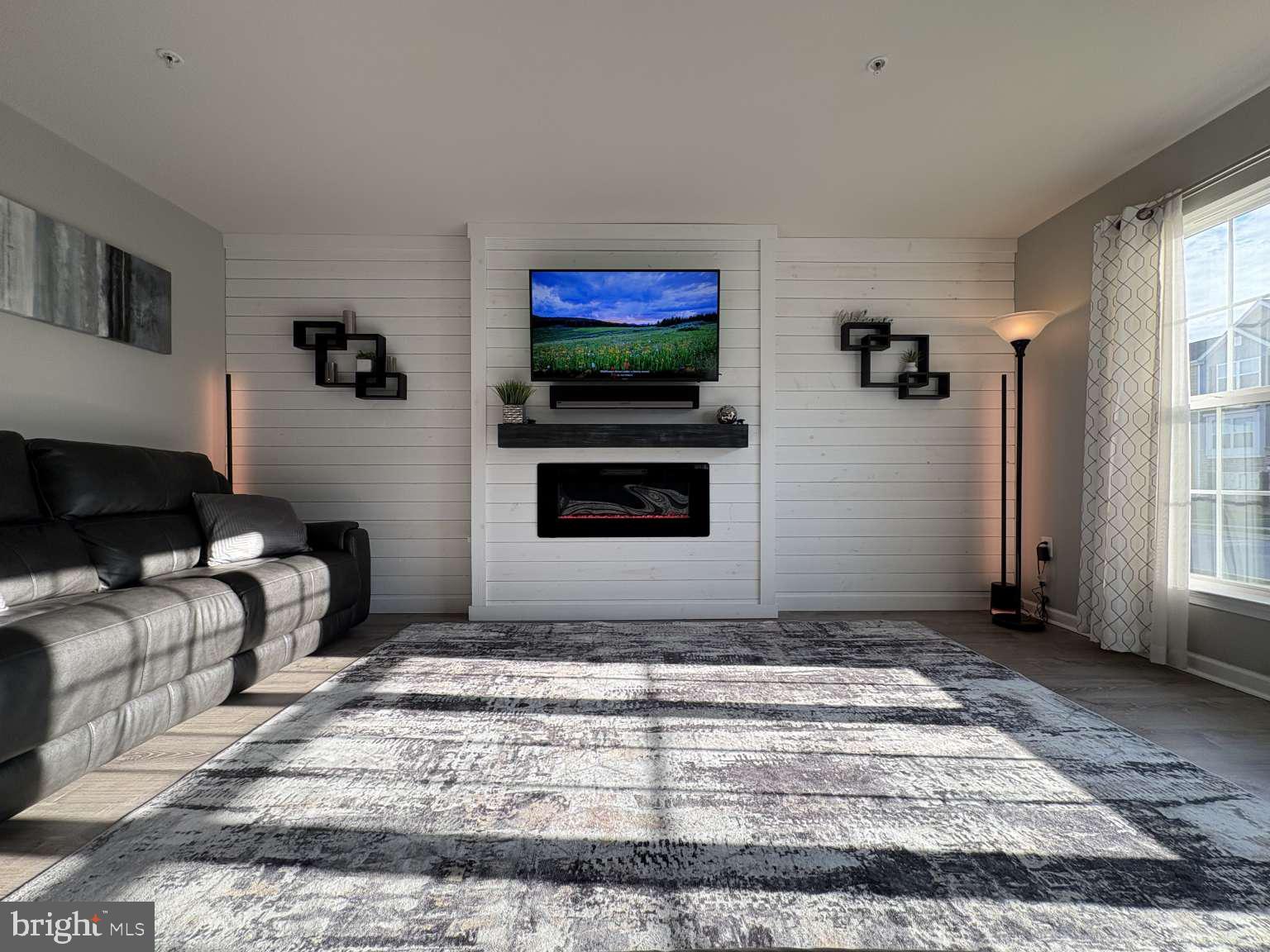 LAUREL RIDGE ESTATES - Residential