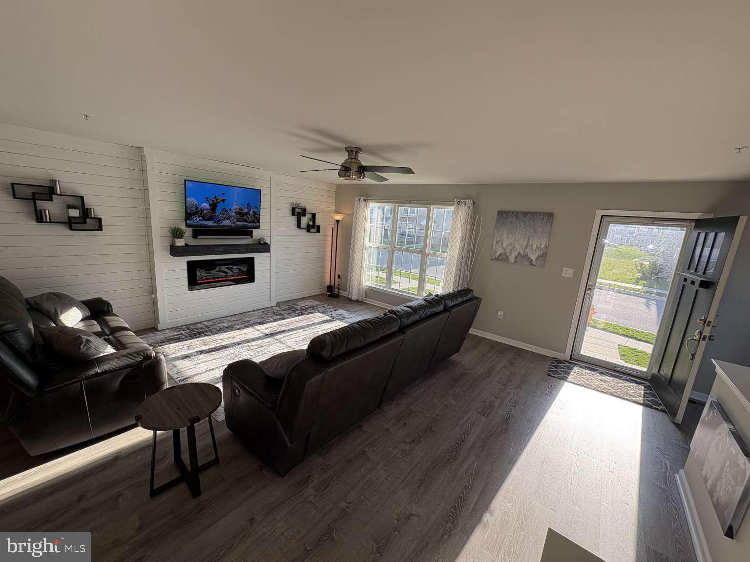 LAUREL RIDGE ESTATES - Residential