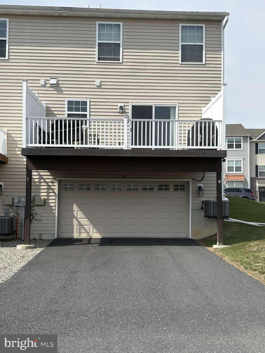 LAUREL RIDGE ESTATES - Residential