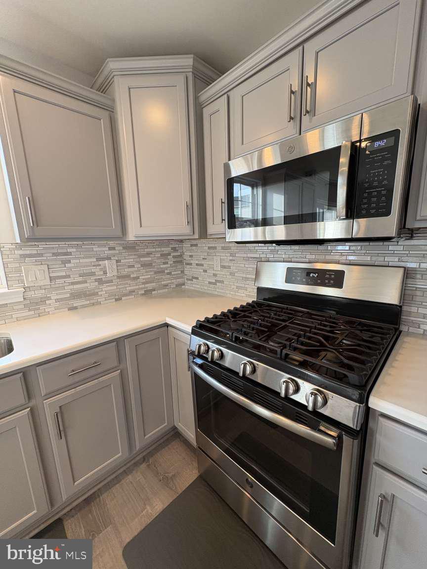 LAUREL RIDGE ESTATES - Residential