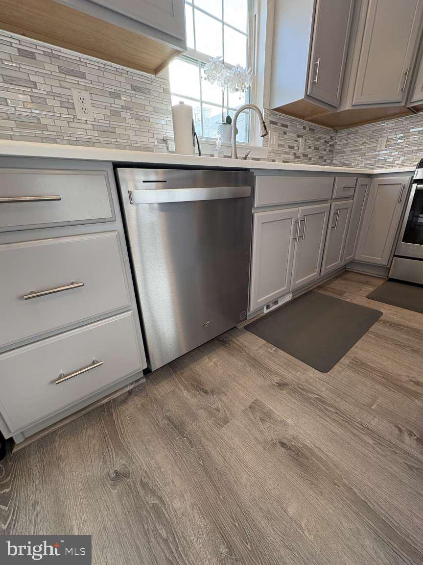 LAUREL RIDGE ESTATES - Residential