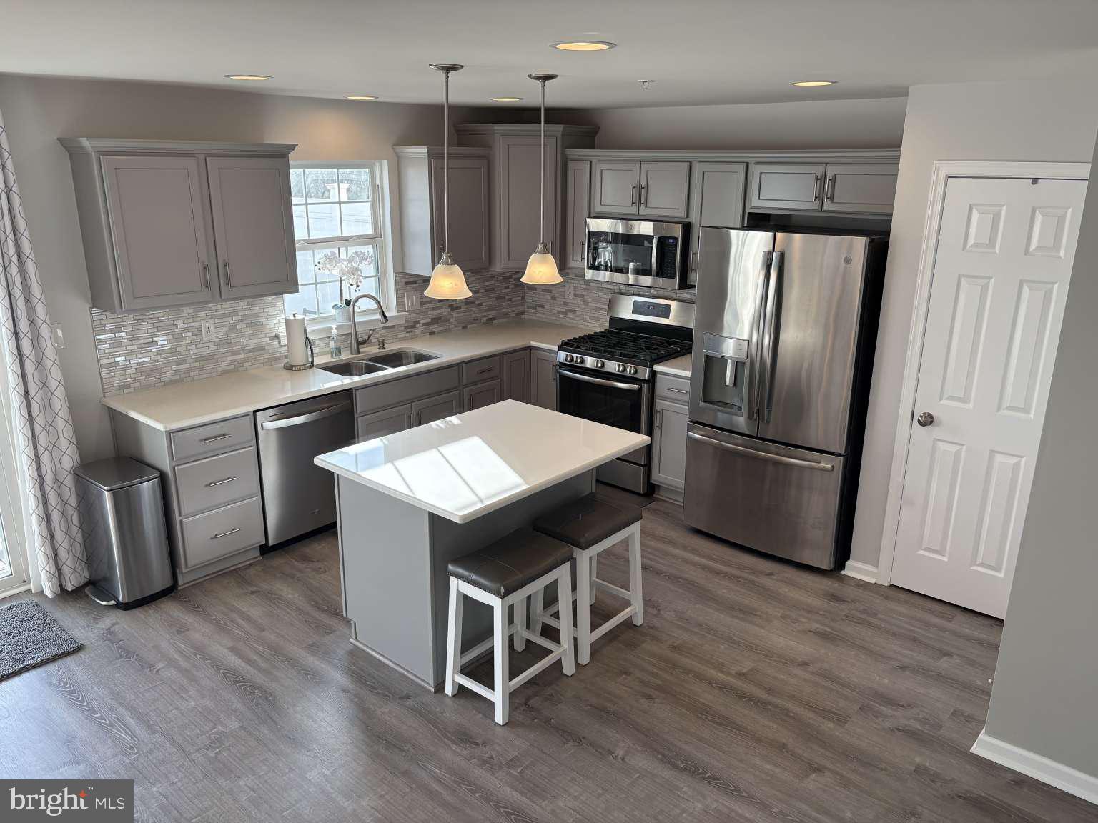 LAUREL RIDGE ESTATES - Residential