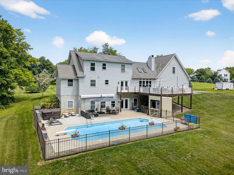 Photo of 1981 New Danville Pike, LANCASTER, PA 17603 (MLS # PALA2071170)