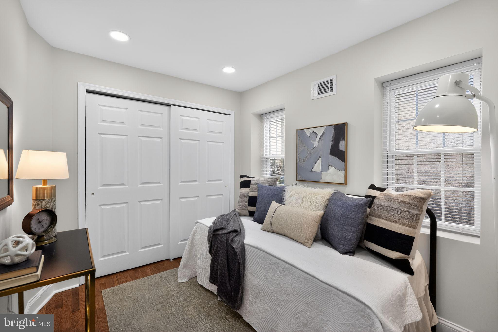 ROXBOROUGH - Residential