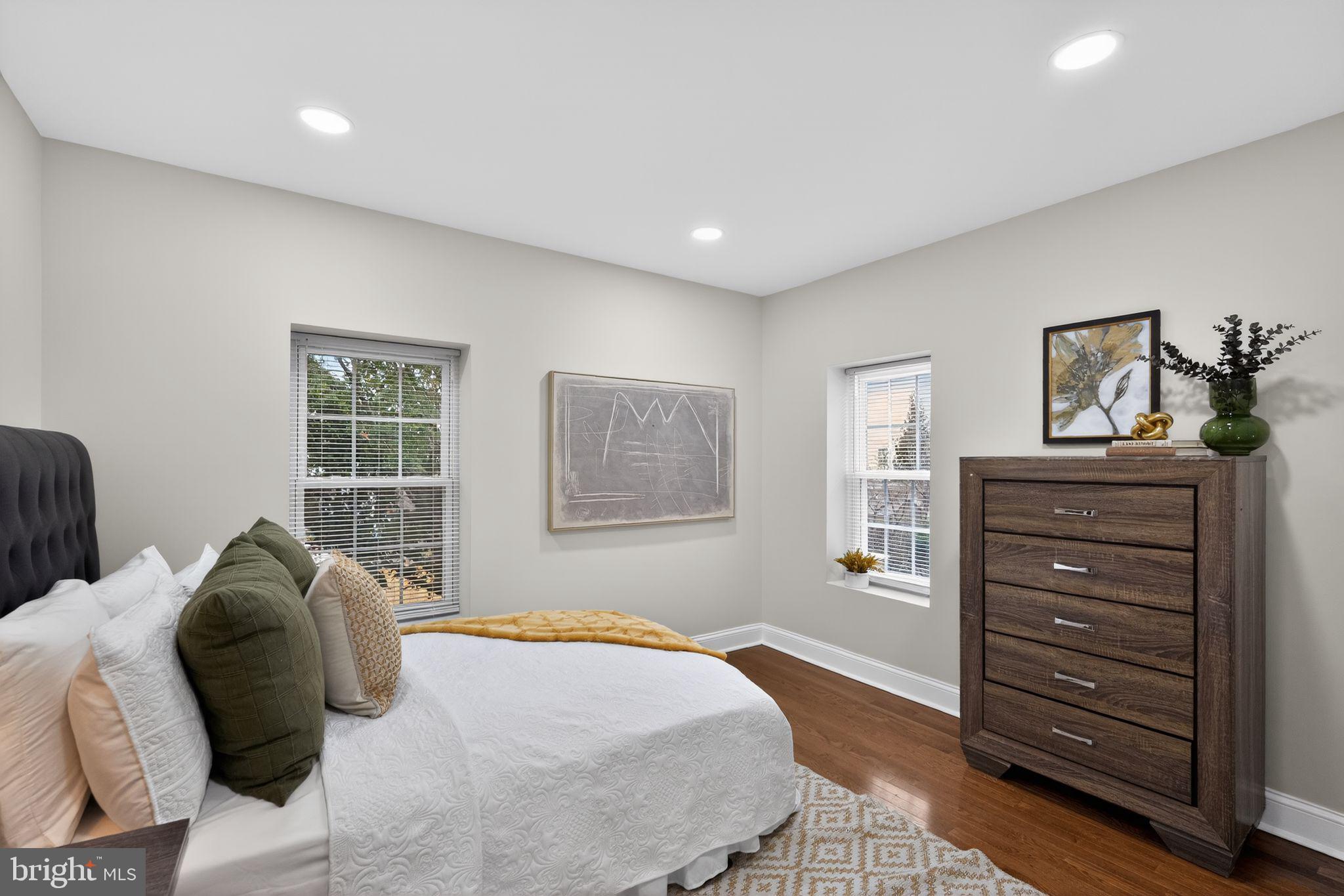 ROXBOROUGH - Residential